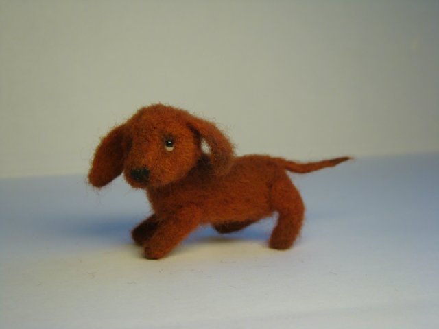 Мини-такс. Авторская игрушка валянием Ольги Чернухо (фото 3)