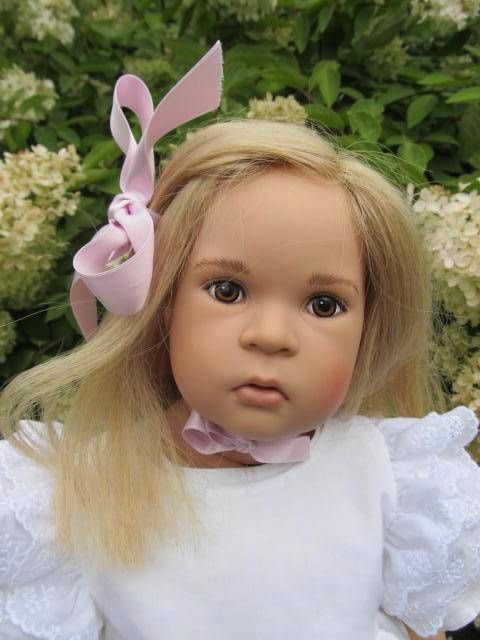 Лица из прошлого или милые барышни от немецкой художницы Sabine Ecshe