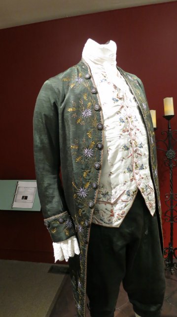 Как за неприметным фасадом может скрыватся просто удивительный Клондайк!!! Или "Это я удачно зашел!!!!!"