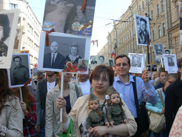 Праздник Победы и шествие Бессмертного полка в Санкт Петербурге с девчонками Gotz (фото 9)
