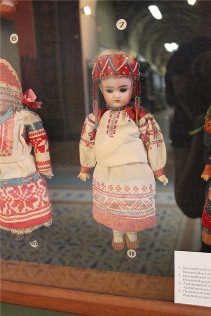 Антикварные куклы в музее барона Штиглица
