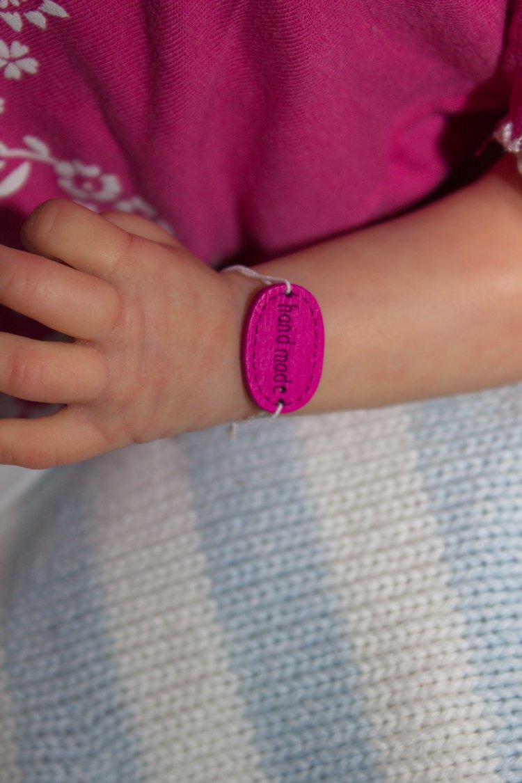 Маленькая пуговка Аделиночка