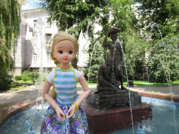 Всё я делаю с Хеленой...и диплом получаю тоже :)