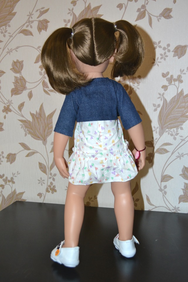 Брюнетки из Спа-салона немецкой фирмы Gotz