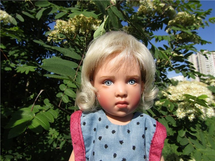 Сине-голубое настроение. Флора Helen Kish среди цветов в парке