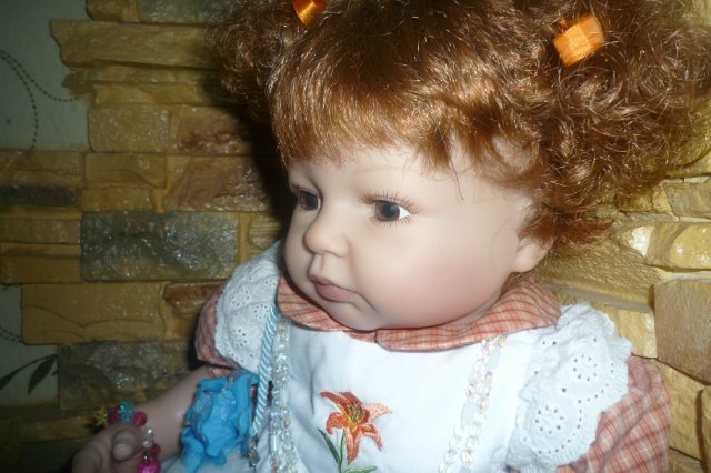 Девочка из цветочной коллекции Золотая лилия Lee Middleton (фото 2)