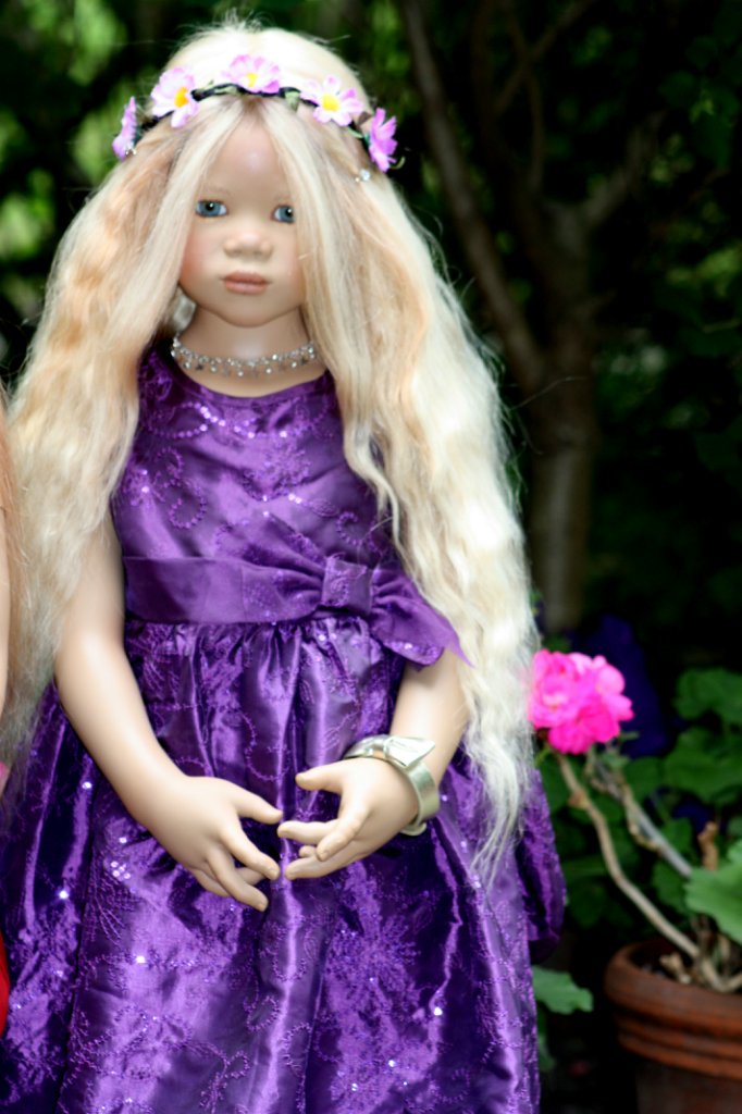 Солнечный денек в саду. Часть вторая - три подружки