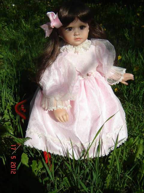 Две сестрицы Ллойда Миддлетона - настоящие принцессы