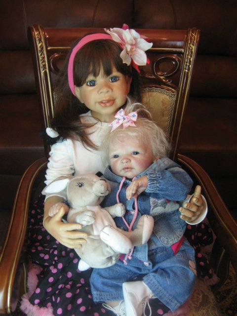 Мои малышки и их красивые няньки