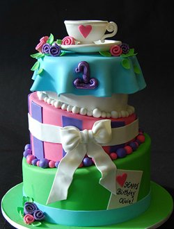 Глубока ли кроличья нора или Хэллоуин в Зазеркалье