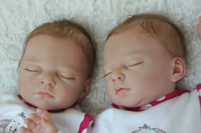 Одинаковые дочки... Куколки реборн Виктории Вишни (фото 8)