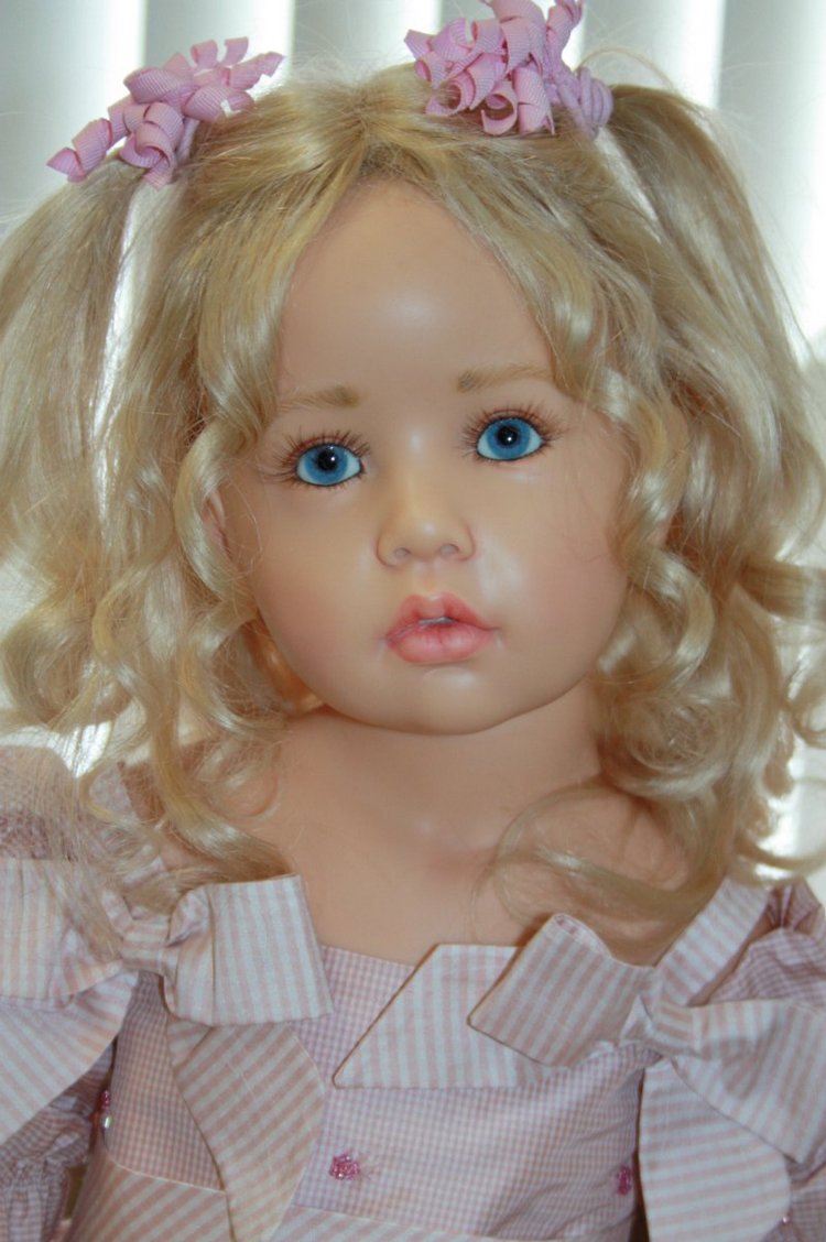 Первый показ новой коллекции 2016 года из резин от Hildegard Gunzel