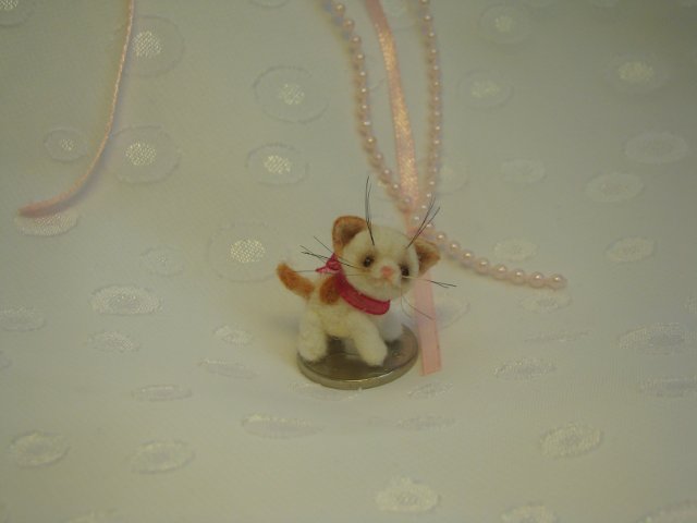 Очень маленький Котейка. Авторская игрушка валянием из шерсти Ольги Чернухо (фото 10)