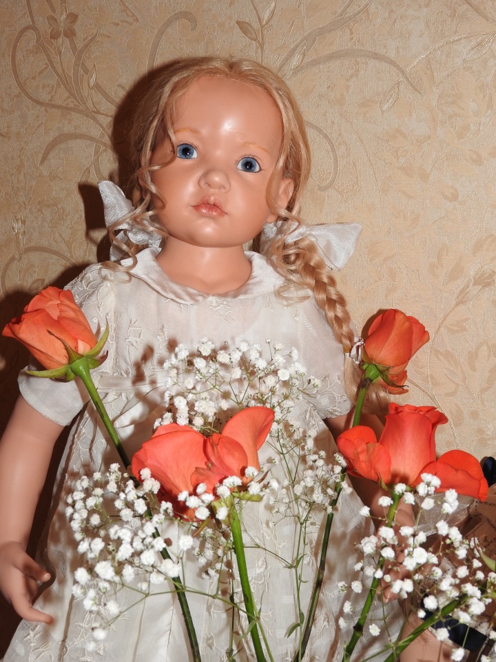 Живые цветы и куклы! С наступающим праздником