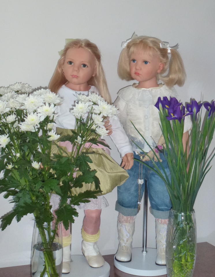 Живые цветы и куклы! С наступающим праздником