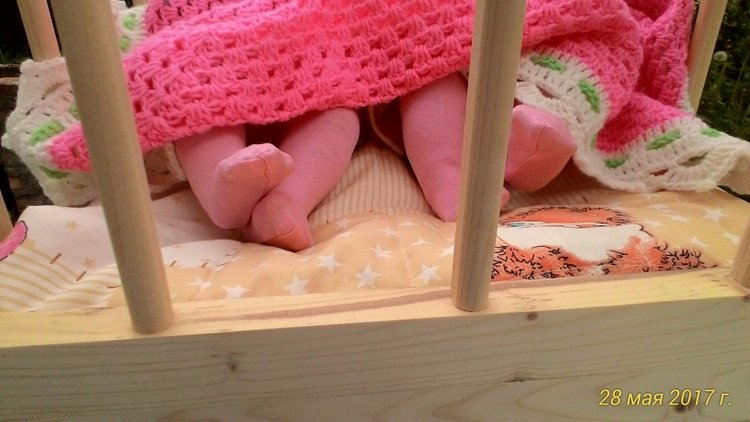 А мы спать то не хотим — Мебель для кукол и домиков: фото