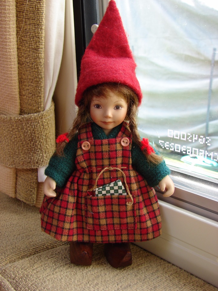 Гномики в красных колпачках от Birgitte Frigast