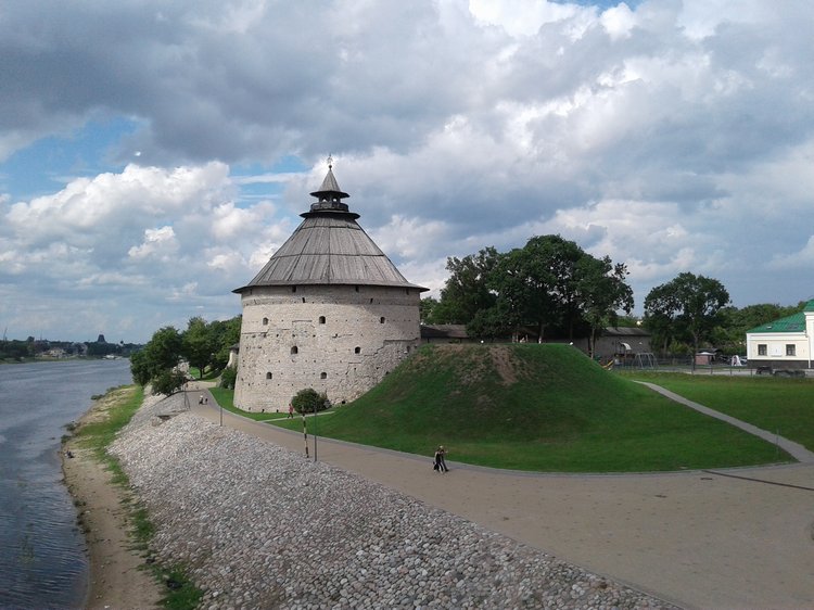 Псков: из лета в лето. Прогулки по городу и куклы