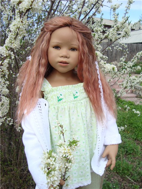 Как хорошо. Новенький костюмчик и сапожки