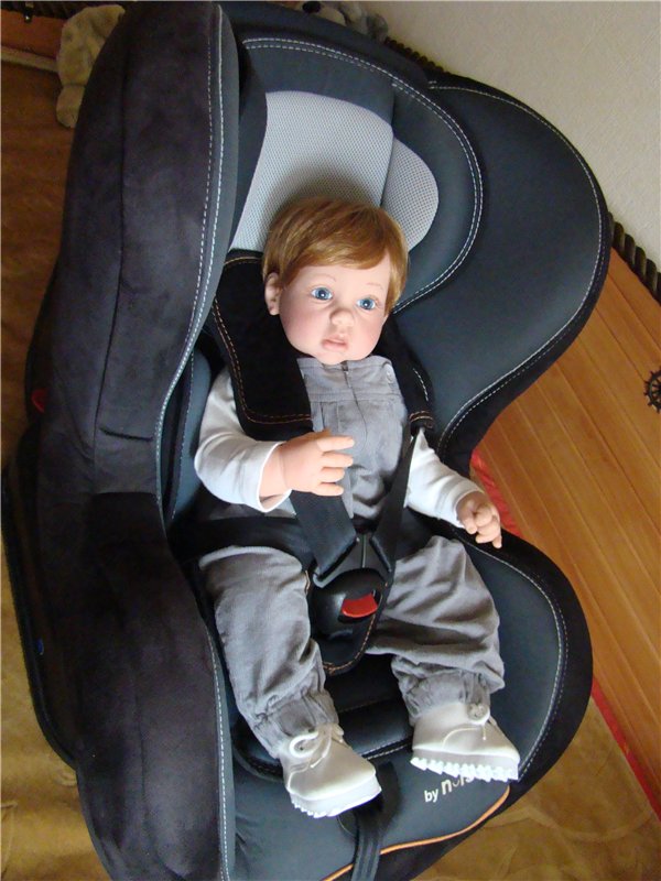 Безопасность прежде всего! Автокресло нужная вещь. Коллекционные куклы Ли Миддлтон, Адора (фото 3)