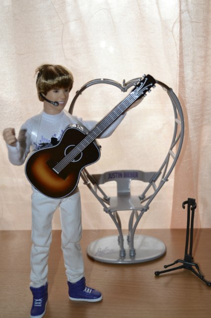 Приглашаю на концерт Джастина Бибера (шарнирная кукла Jastin Bieber) | Бэйбики Приглашаю на концерт Джастина Бибера (шарнирная кукла Jastin Bieber)