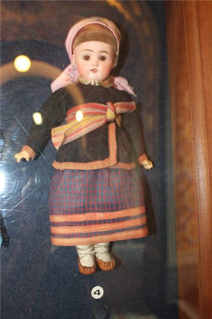 Антикварные куклы в музее барона Штиглица