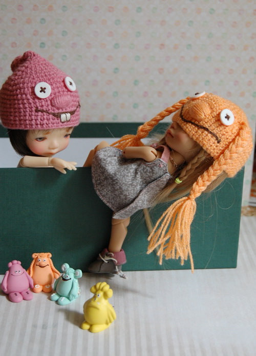 Малыши в смешных шапочках (фото 7)