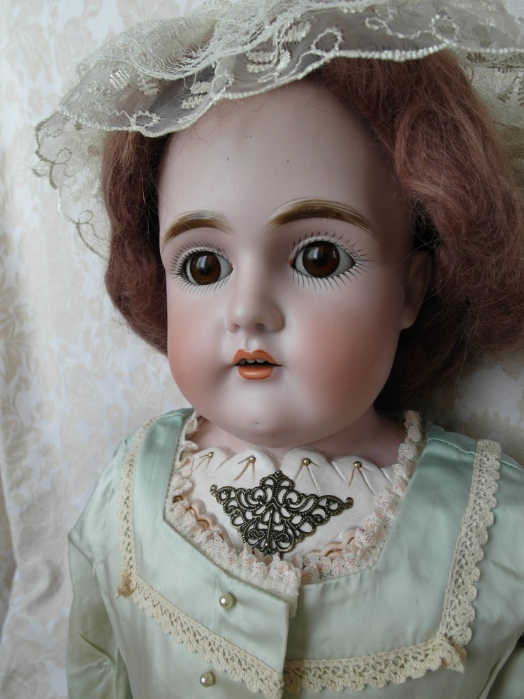 Ремонт "с фантазией" антикварной куклы
