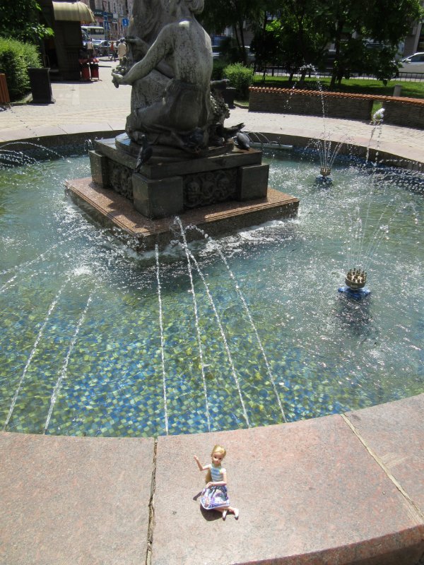 Всё я делаю с Хеленой...и диплом получаю тоже :)