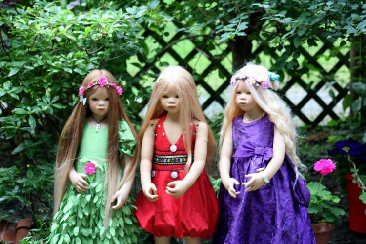 Солнечный денек в саду. Часть вторая - три подружки