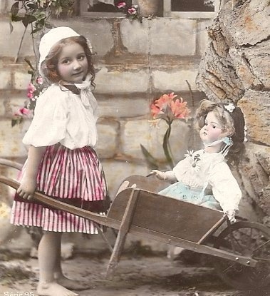 Старый фотоальбом. Девочки и куклы - продолжение