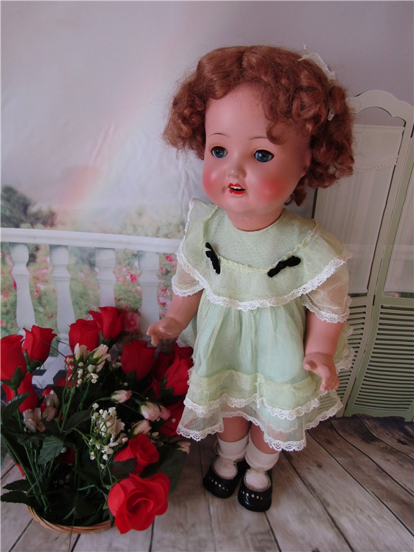 Две куклы Sonnenberg - две сестры. Этюд в салатовых тонах