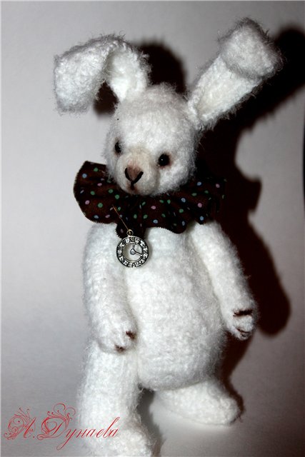 Братец Кролик - игрушка вязанная крючком (фото 5)