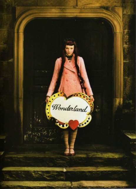 Глубока ли кроличья нора или Хэллоуин в Зазеркалье