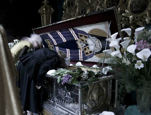 Процент атеистов зависит от обстоятельств или Возвращение святителя Луки Крымского