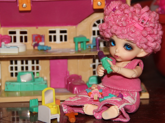 Ребенок всегда поможет разобрать игрушки (фото 6)