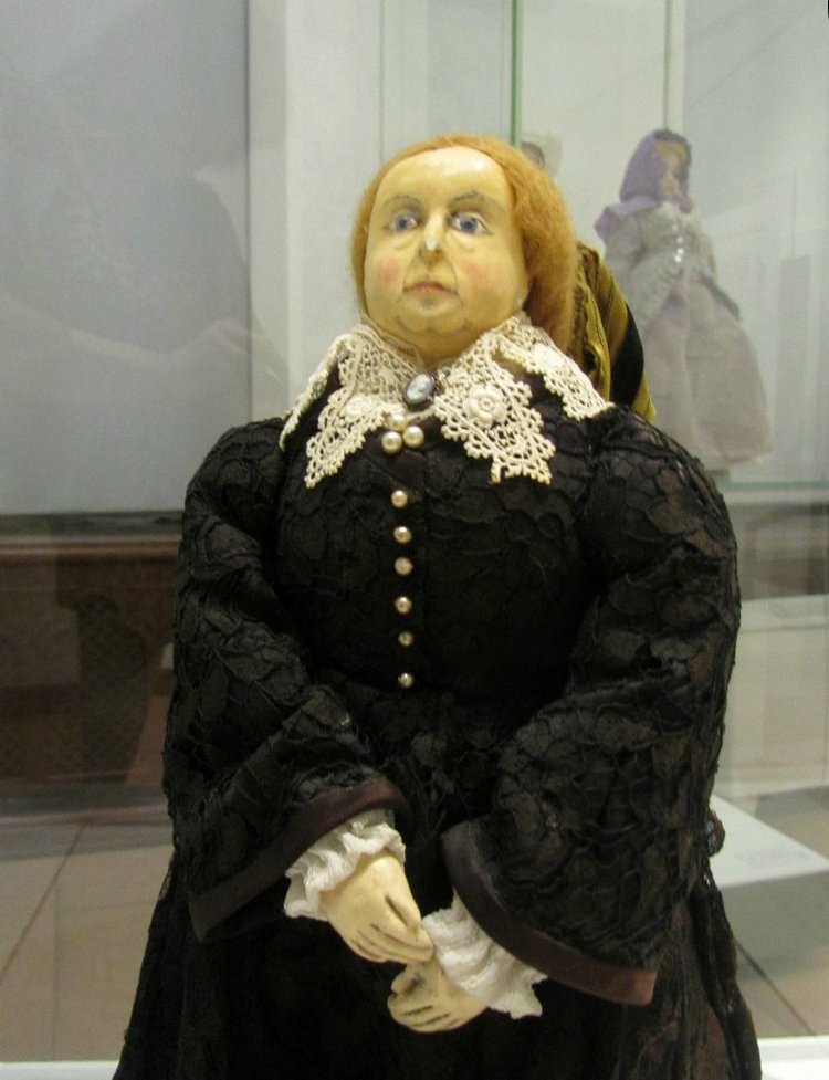 «Мода по-взрослому. Истории из кукольного гардероба» - выставка в Музее-заповеднике «Царицыно» - в шести частях. Часть 1