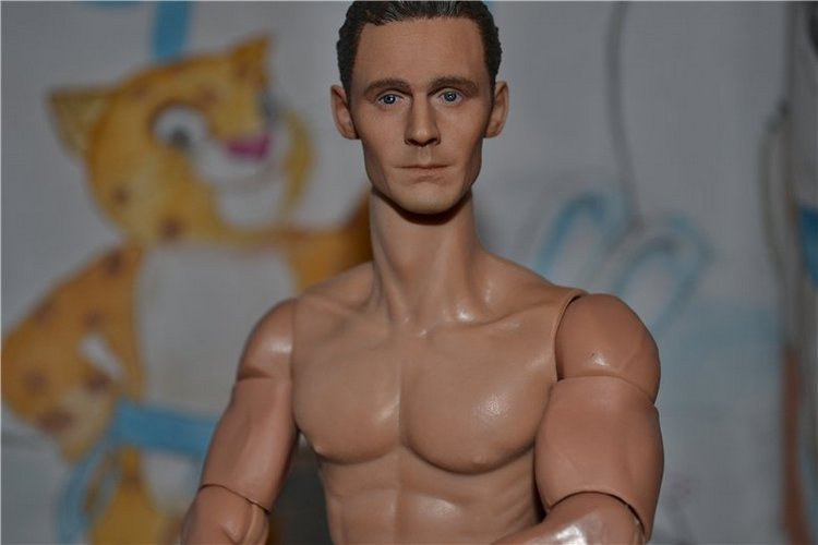 Том Хиддлстон в миниатюре! Уже дома! Ура (фото 3)