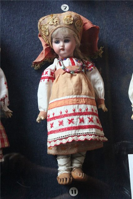 Антикварные куклы в музее барона Штиглица