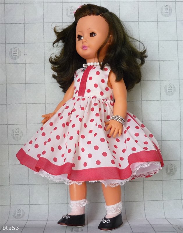 Платье из платочка — Одежда и обувь для кукол своими руками: фото (фото 3)