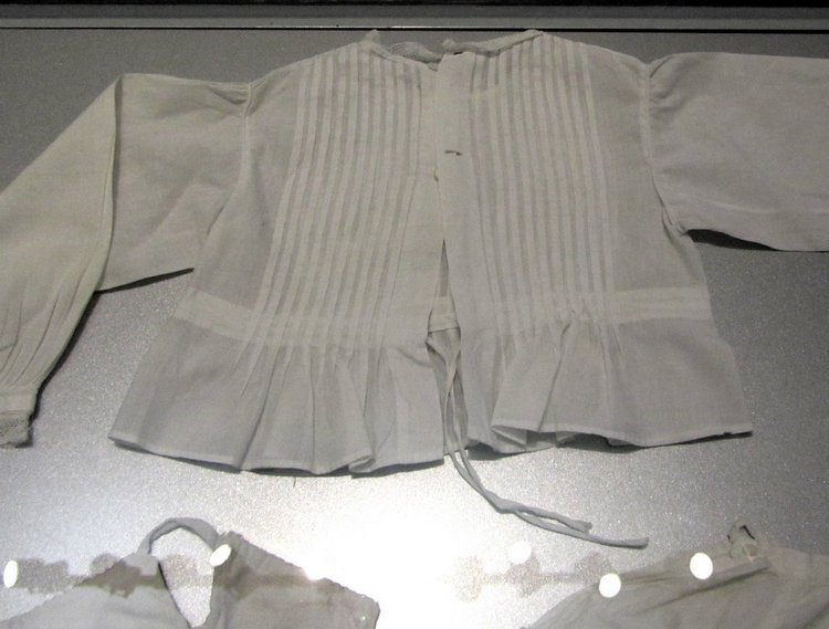 «Мода по-взрослому. Истории из кукольного гардероба» - выставка в Музее-заповеднике «Царицыно» - продолжение - детали. Часть