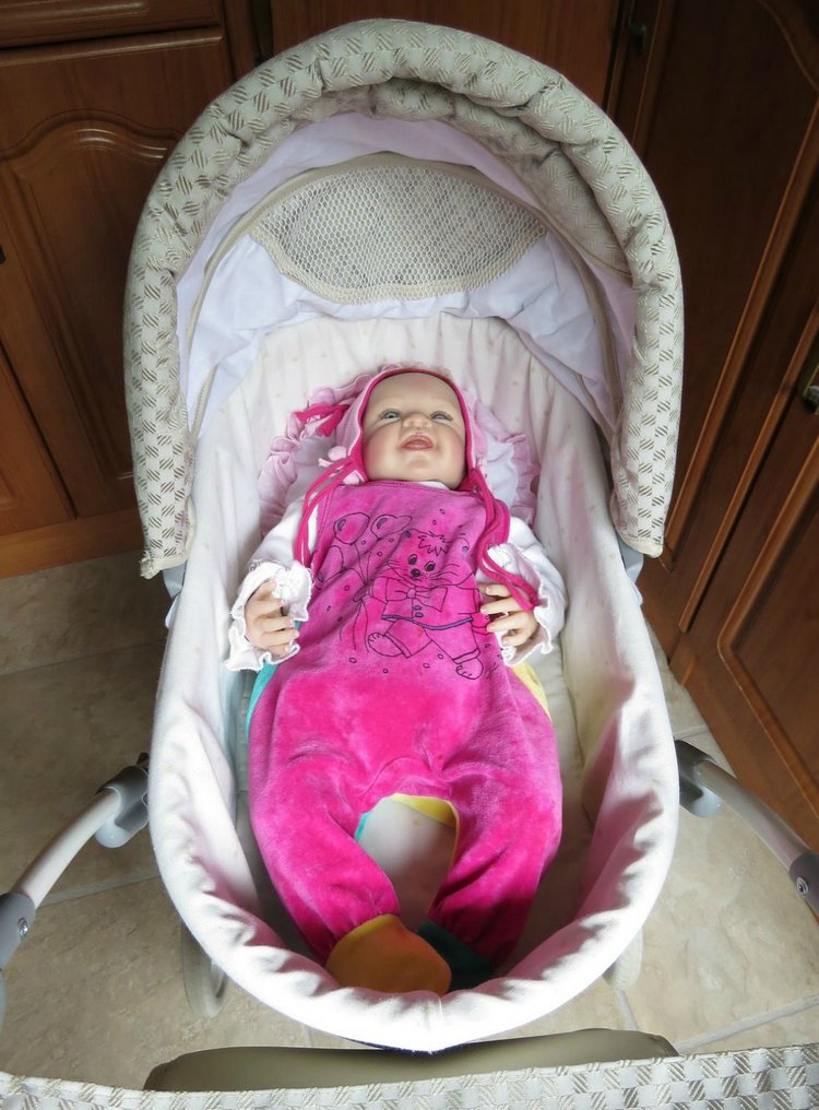 Выбор коляски для игровой куклы