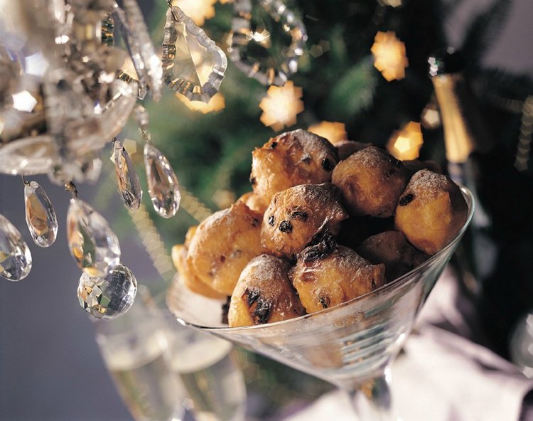 Новогодние рецепты: Голландские пончики - Oliebollen