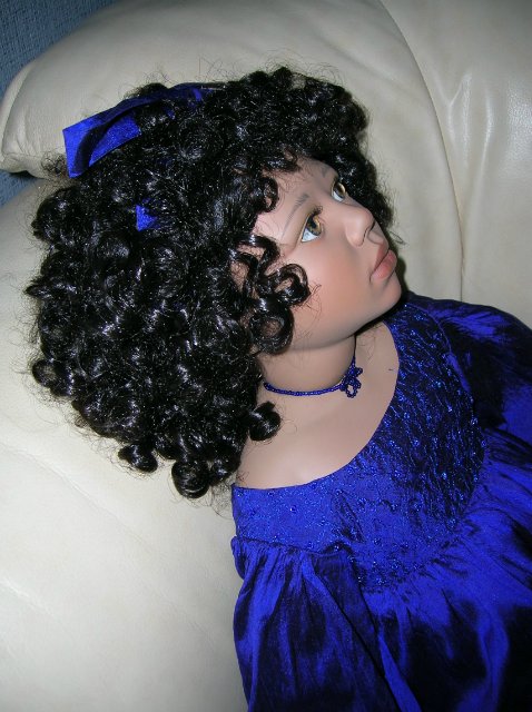 Очень синий топик или Королевский сапфир. Коллекционная фарфоровая кукла Наоми (Naomi) от Кристин Оранж