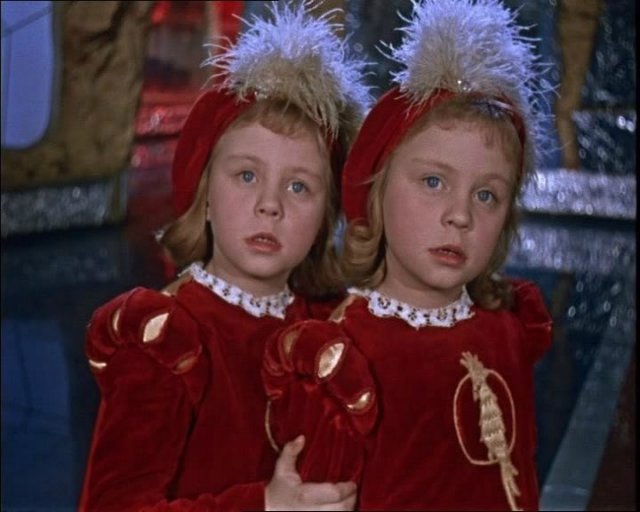 "Но как же вы могли так раздвоиться? Две половинки яблока различней." Близнецы от Кристин Оранж