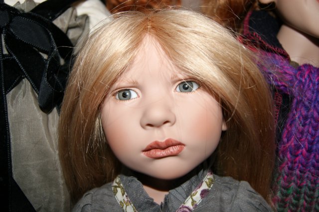 Кто стучится в дверь ко мне с толстой сумкой на ремне