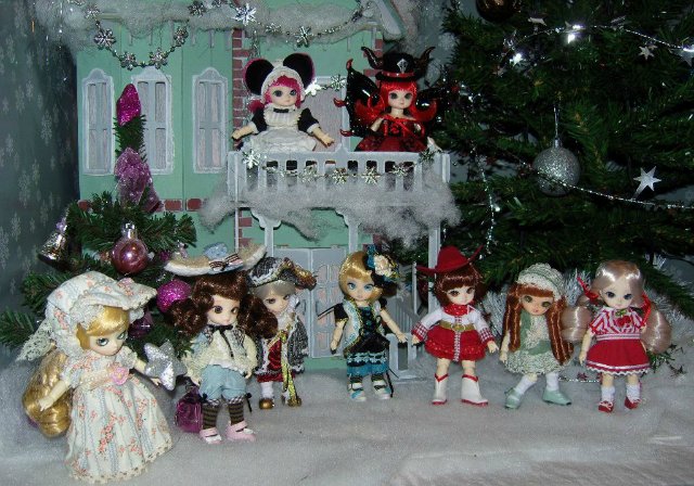 Новогодняя декорация с куколками Ai (фото 6)