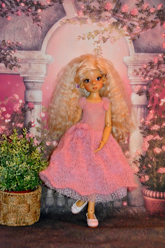 Весеннее обновление. Платья для кукол Kaye Wiggs