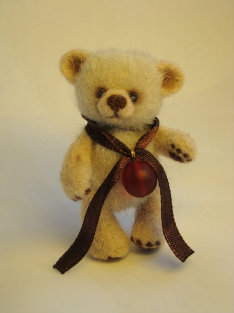 Мишка с клюковкой, авторская игрушка Ольги Чернухо (фото 7)