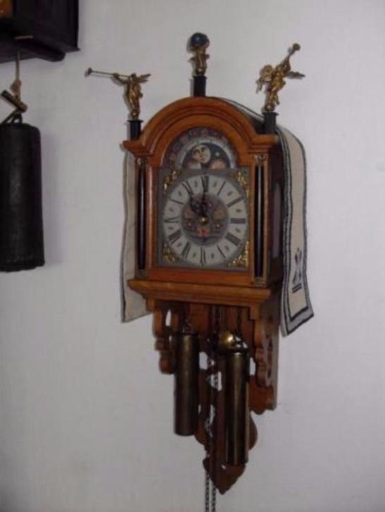 Старинные часы еще идут. Коллекция старинных часов